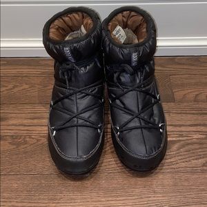 Moon Boot size 6 US